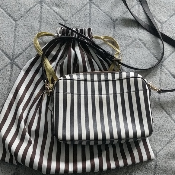 Henri Bendel leather crossbody bag - Picture 4 of 15